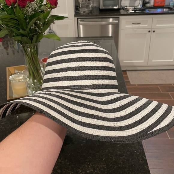 Big Hat - Picture 2 of 2